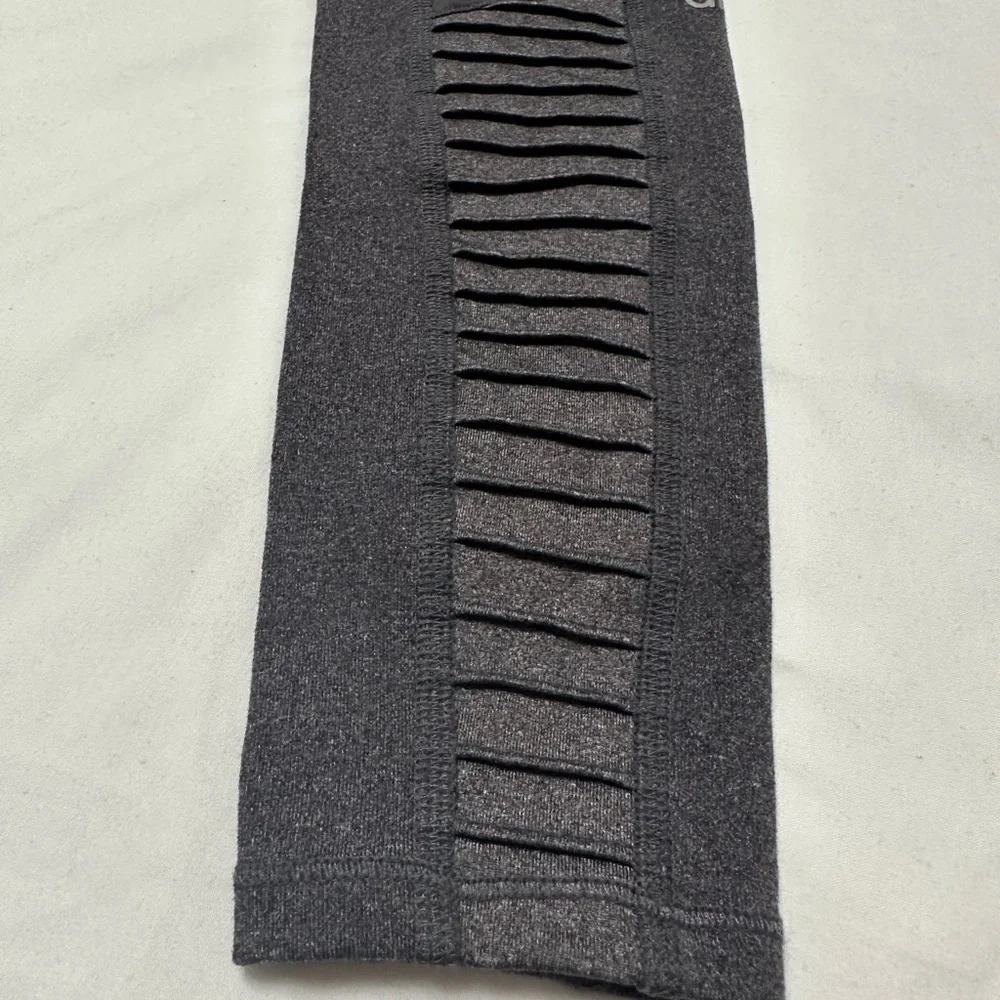ALO YOGA MOTO LEGGING